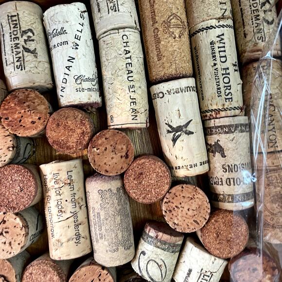 Wine Corks in a frame Décor Hand made 8.75 x 10.25" - Picture 3 of 5